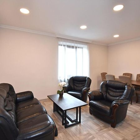 2 Bedroom Apartment, Quiet And Spacious Єреван Екстер'єр фото
