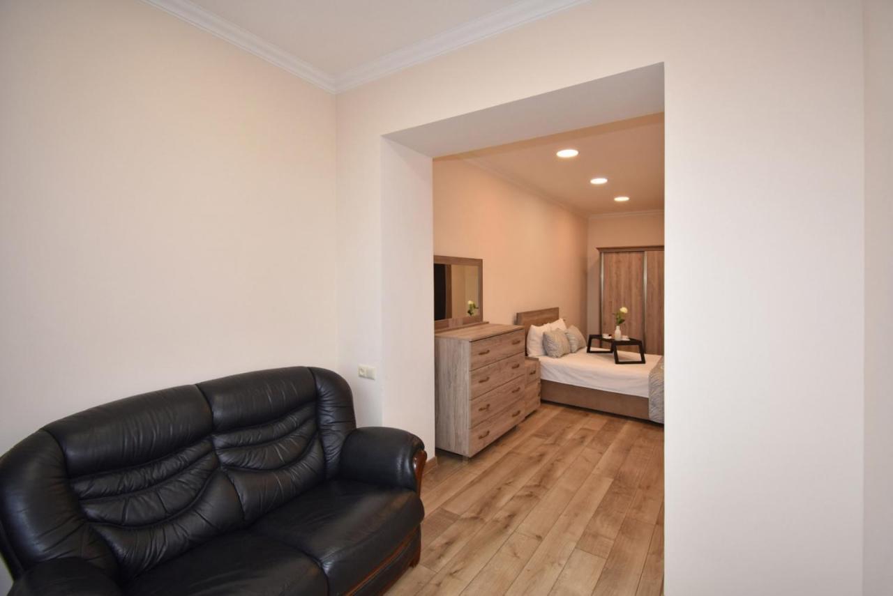 2 Bedroom Apartment, Quiet And Spacious Єреван Екстер'єр фото