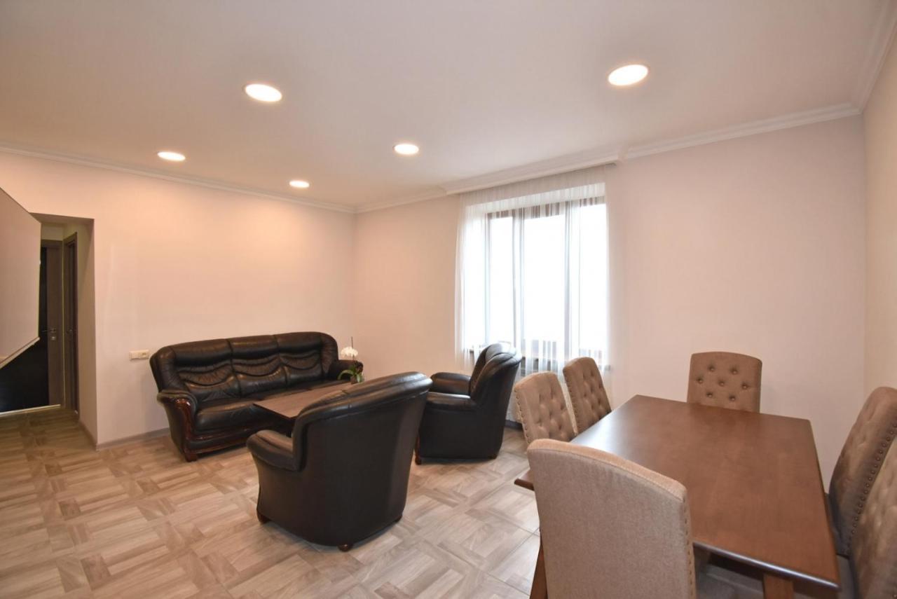 2 Bedroom Apartment, Quiet And Spacious Єреван Екстер'єр фото