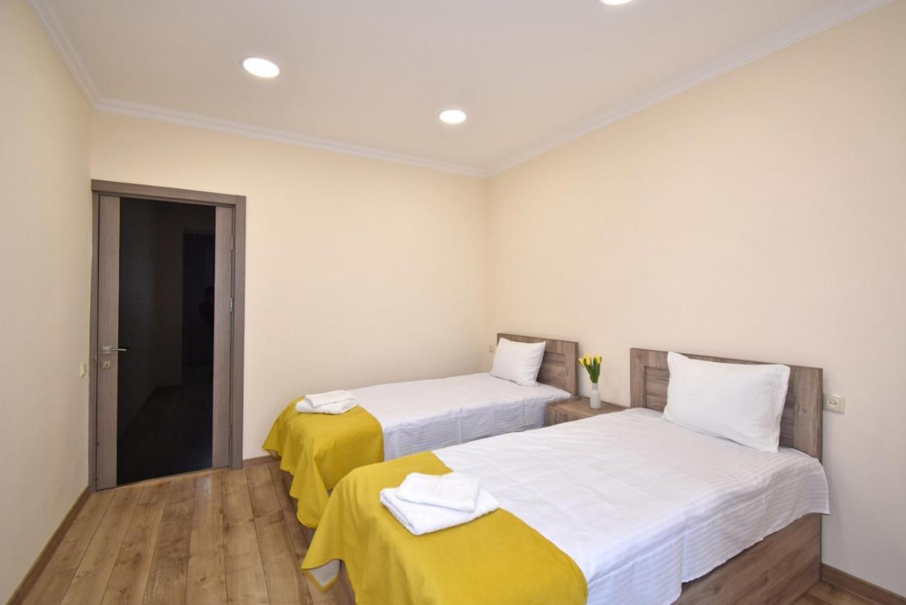 2 Bedroom Apartment, Quiet And Spacious Єреван Екстер'єр фото